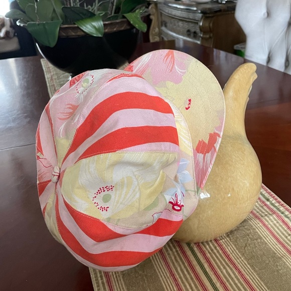 Burberry hat - Picture 1 of 8